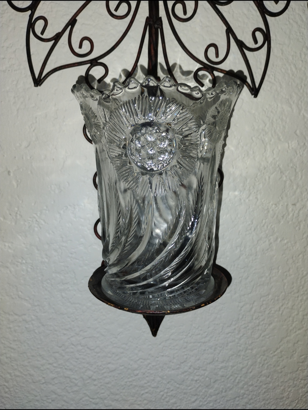 Vintage Feathered Swirl Celery Vase